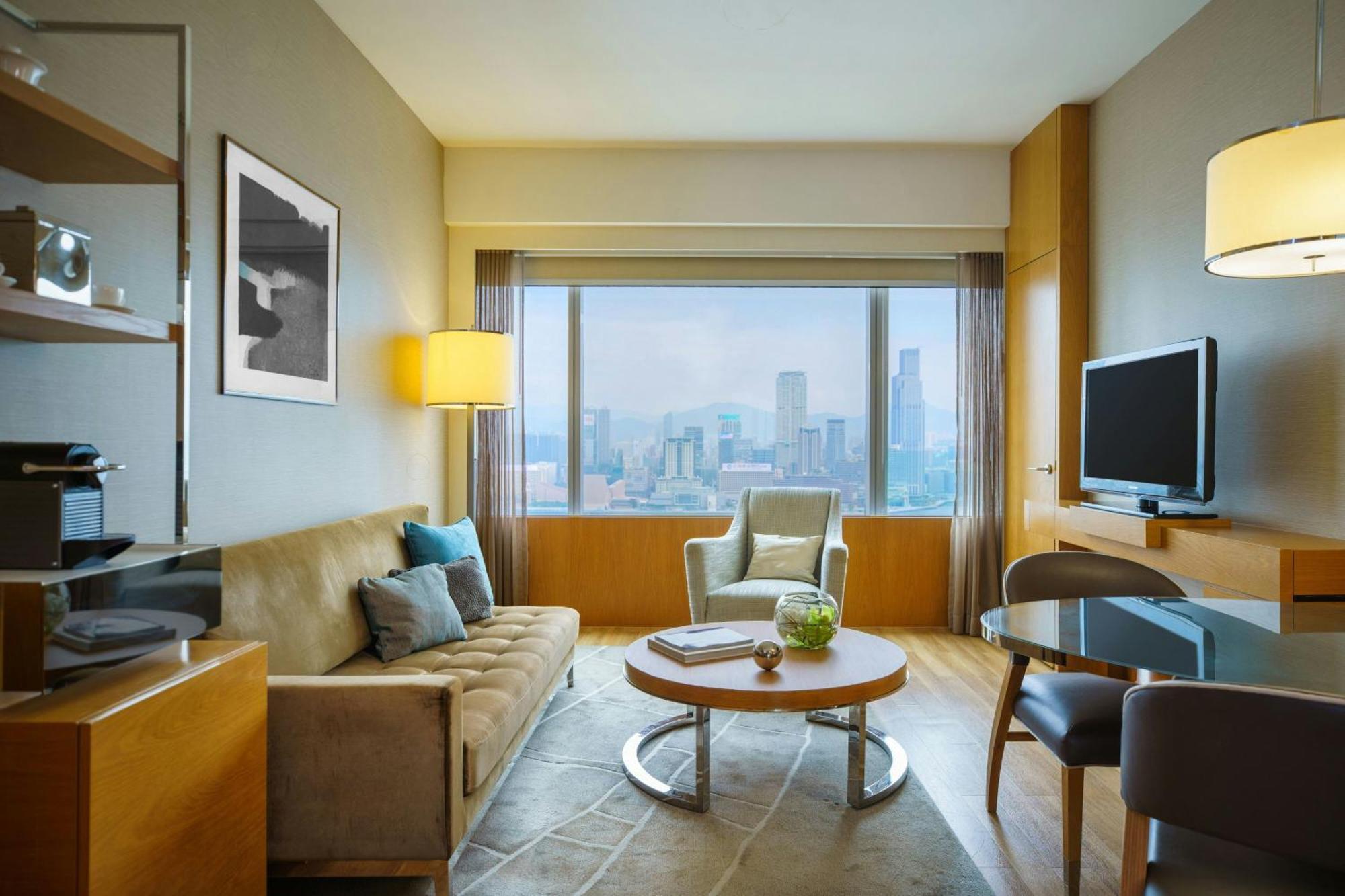 Renaissance Harbour View Hotel